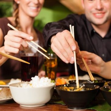 Ăn ngoài thường xuyên có thể tăng nguy cơ tử vong do ung thư