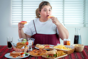 Am J Clin Nutr: Chế độ ăn uống không kiểm soát làm tăng nguy cơ ung thư tiêu hóa