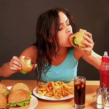Am J Clin Nutr: Chế độ ăn uống không kiểm soát làm tăng nguy cơ ung thư tiêu hóa!