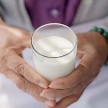 Bổ sung sữa cho bệnh nhân ung thư thế nào mới đúng cách?